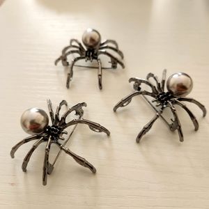 Pins Spiders